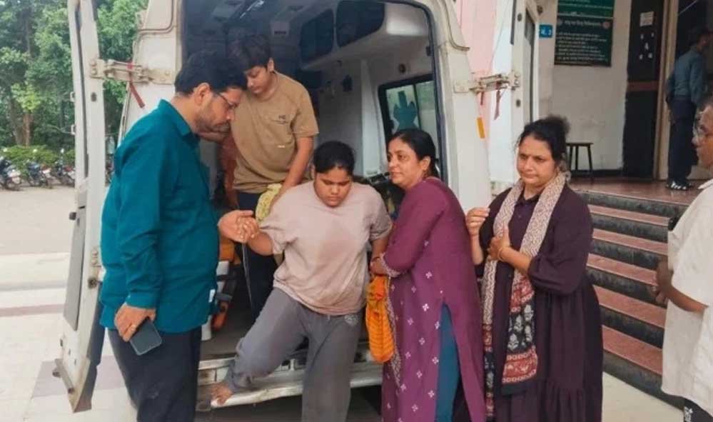 नागचंद्रेश्वर मंदिर में दर्शन के दौरान मची अफरा-तफरी, भीड़ के दबाव में कई भक्त घायल; अस्पताल में भर्ती