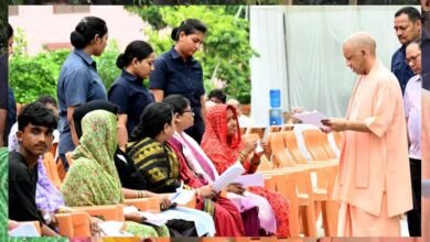 जनता दर्शन में एक महिला की पीड़ा सुन मुख्यमंत्री योगी आदित्यनाथ का सख्त निर्देश