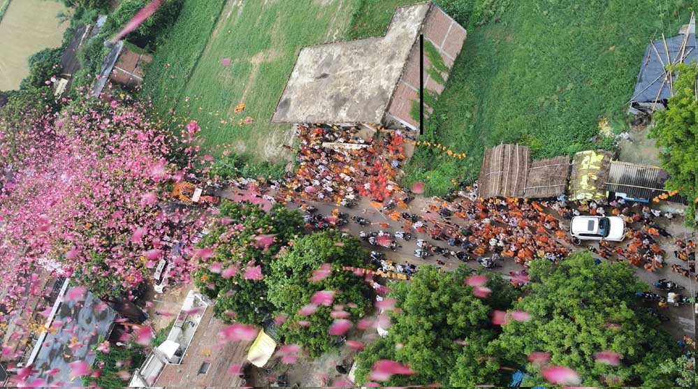 सावन के सोमवार और नागपंचमी का अद्भुत संयोग, शिवालयों में उमड़े श्रद्धालु सावन के सोमवार और नागपंचमी का अद्भुत संयोग, शिवालयों में उमड़े श्रद्धालु