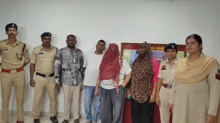 रायपुर में नाबालिग से 3 साल तक दुष्कर्म, प्रसव के बाद नवजात को बेचने का आरोप; पिता-बुआ समेत 6 गिरफ्तार रायपुर में नाबालिग से 3 साल तक दुष्कर्म, प्रसव के बाद नवजात को बेचने का आरोप; पिता-बुआ समेत 6 गिरफ्तार