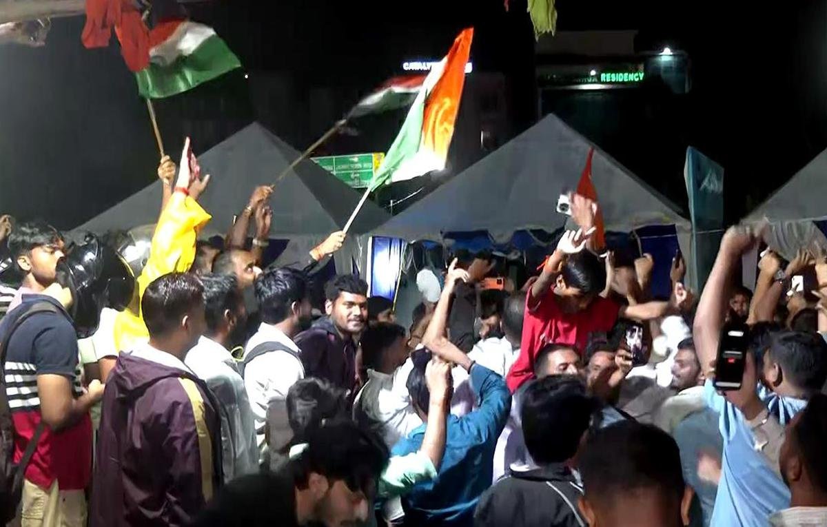 इससे अच्छा सरकार हमें गोली मार दे’… JSSC CGL रद्द होने पर बोले पास होने वाले अभ्यर्थी इससे अच्छा सरकार हमें गोली मार दे’… JSSC CGL रद्द होने पर बोले पास होने वाले अभ्यर्थी