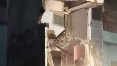 उज्जैन में महाकाल मंदिर के सामने चला बुलडोजर! 65 साल पुराना जर्जर परचुरे भवन ढहाया गया उज्जैन में महाकाल मंदिर के सामने चला बुलडोजर! 65 साल पुराना जर्जर परचुरे भवन ढहाया गया