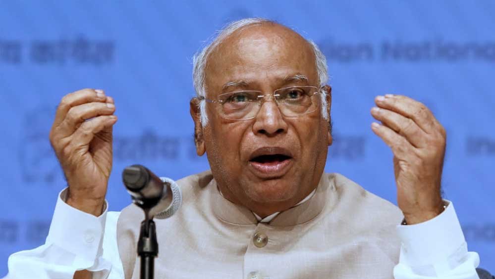 हल्द्वानी के शुद्धीकरण विवाद पर खड़गे की अपनी पार्टी को फटकार, बोले- अखबार और टीवी पर बोलते हो, फिर…?