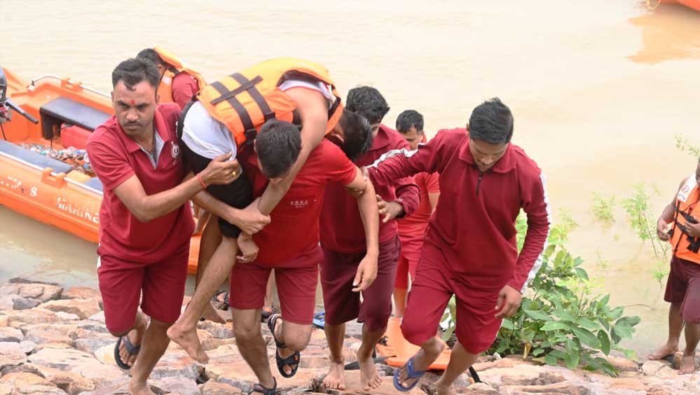 बाढ़ एवं आपदा से निपटने की तैयारियों को परखा, कोरी डेम में हुआ मॉक एक्सरसाइज बाढ़ एवं आपदा से निपटने की तैयारियों को परखा, कोरी डेम में हुआ मॉक एक्सरसाइज