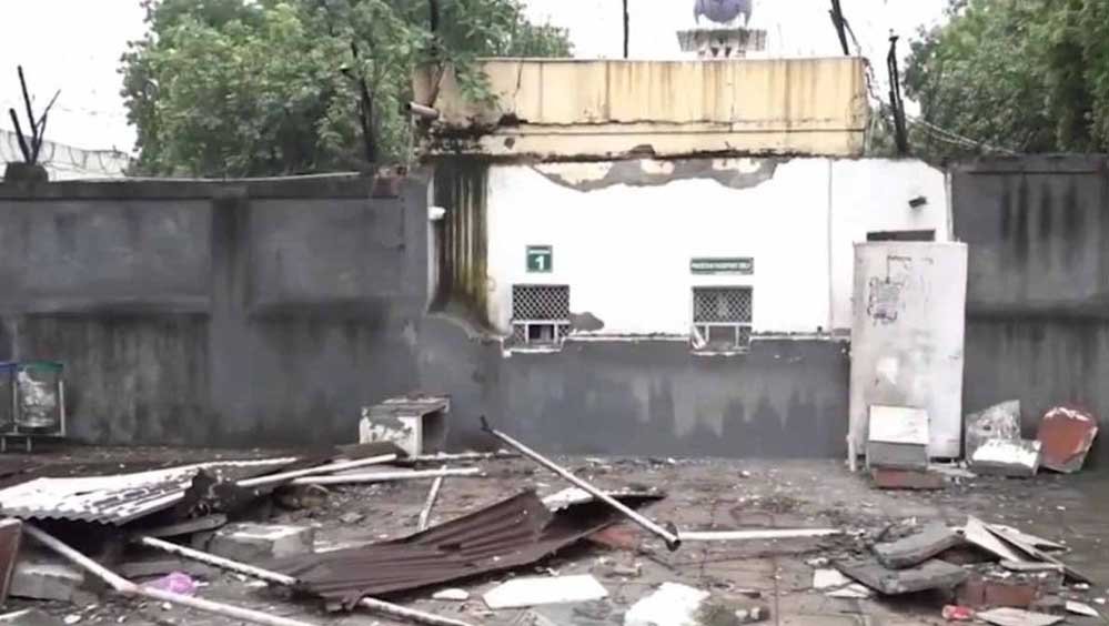 Islamabad के बाद Delhi में भी एक्शन! पाकिस्तान हाई कमीशन के बाहर बुलडोजर कार्रवाई, हटाई गई बाहरी सुरक्षा व्यवस्था Islamabad के बाद Delhi में भी एक्शन! पाकिस्तान हाई कमीशन के बाहर बुलडोजर कार्रवाई, हटाई गई बाहरी सुरक्षा व्यवस्था