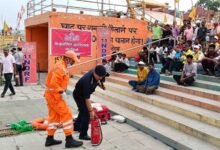 वाराणसी में एनडीआरएफ का जागरूकता अभियान, श्रद्धालुओं को बताए आपदा से बचाव के उपाय