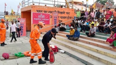 वाराणसी में एनडीआरएफ का जागरूकता अभियान, श्रद्धालुओं को बताए आपदा से बचाव के उपाय