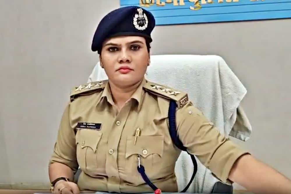 एयर होस्टेस से City SP तक का सफर, अब निलंबित CSP नेहा की गिरफ्तारी की तैयारी; करीबियों पर भी नजर एयर होस्टेस से City SP तक का सफर, अब निलंबित CSP नेहा की गिरफ्तारी की तैयारी; करीबियों पर भी नजर