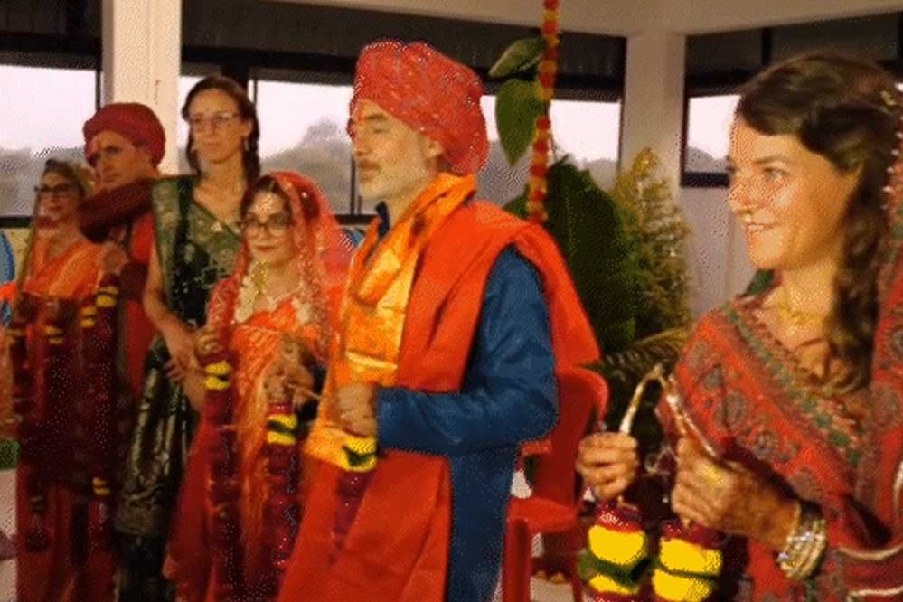 महाकाल की नगरी में विदेशी जोड़ों ने रचाया हिंदू विवाह, इटली-स्पेन-इंग्लैंड से पहुंचे दंपती महाकाल की नगरी में विदेशी जोड़ों ने रचाया हिंदू विवाह, इटली-स्पेन-इंग्लैंड से पहुंचे दंपती