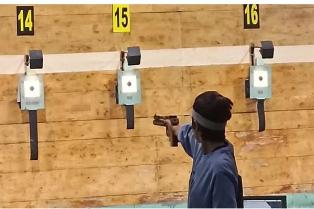 CG की बेटी शांभवी शर्मा का शानदार प्रदर्शन, पश्चिम बंगाल शूटिंग प्रतियोगिता में गोल्ड मेडल अपने नाम किया CG की बेटी शांभवी शर्मा का शानदार प्रदर्शन, पश्चिम बंगाल शूटिंग प्रतियोगिता में गोल्ड मेडल अपने नाम किया