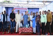 CG की बेटियों का अनोखा आविष्कार! थूकने पर अलार्म और बारिश में ऑटोमैटिक खुलेगा छाता
