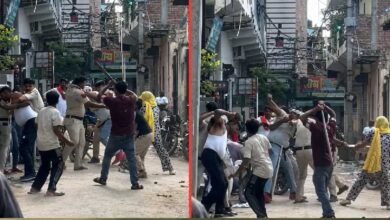 मिर्च पाउडर डालकर पुलिसकर्मियों पर हमला, लाठी-डंडों से बेरहमी से पीटा; दिल्ली में हड़कंप