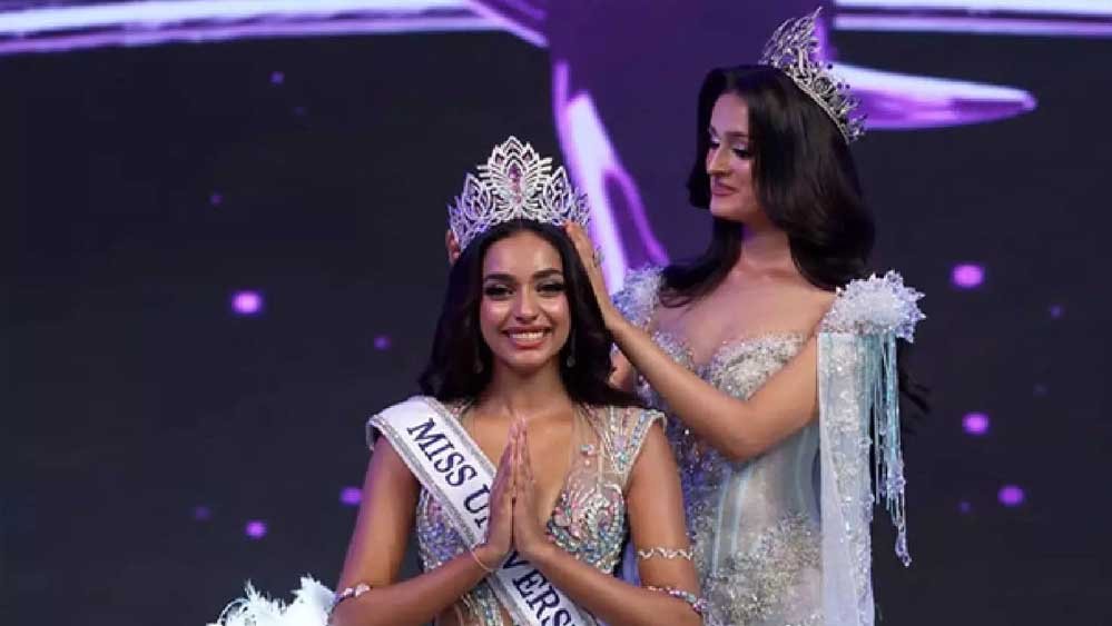 केरल की बेटी बनीं Miss Universe India 2026, ताज पहनते ही भावुक हुईं केजिया लिज मेजो केरल की बेटी बनीं Miss Universe India 2026, ताज पहनते ही भावुक हुईं केजिया लिज मेजो