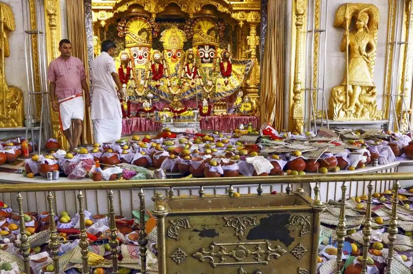 पुत्रदा एकादशी पर ऐसे लगाएं भगवान विष्णु को भोग, जानें पंचामृत और तुलसी का महत्व