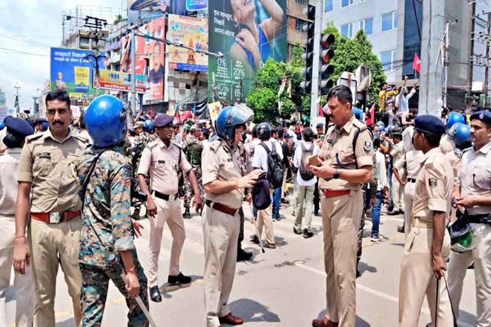 15 अगस्त पर बिहार में सुरक्षा सख्त, 1500 से ज्यादा पुलिसकर्मी तैनात और ड्रोन से होगी निगरानी 15 अगस्त पर बिहार में सुरक्षा सख्त, 1500 से ज्यादा पुलिसकर्मी तैनात और ड्रोन से होगी निगरानी