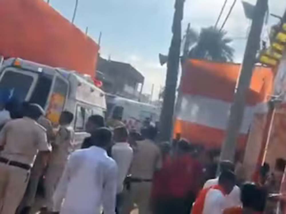लखीसराय में सावन की सोमवारी पर हादसा: बिजली पोल गिरने की अफवाह से मची भगदड़ लखीसराय में सावन की सोमवारी पर हादसा: बिजली पोल गिरने की अफवाह से मची भगदड़