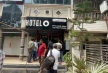 भोपाल में रहवासी इलाकों के कारोबार पर निगम की बड़ी कार्रवाई : 4 घंटे में 15 से ज्यादा प्रतिष्ठान सील, अरेरा कॉलोनी में दुकानदारों का हंगामा