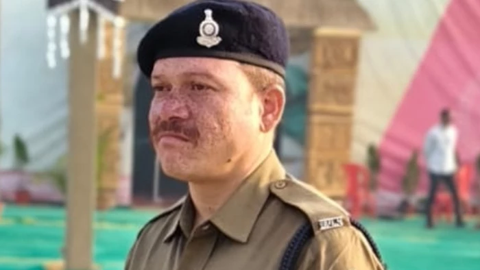 रात में गश्त, सुबह विभागीय काम और लौटते वक्त हादसा; ट्रक की टक्कर से पुलिस आरक्षक रामगोपाल की मौत, परिवार में पसरा मातम रात में गश्त, सुबह विभागीय काम और लौटते वक्त हादसा; ट्रक की टक्कर से पुलिस आरक्षक रामगोपाल की मौत, परिवार में पसरा मातम