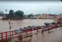 चित्रकूट में बाढ़ के बाद फिर बारिश का कहर : मंदाकिनी नदी का जलस्तर बढ़ा, नेशनल हाईवे धंसा