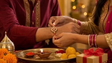 रक्षाबंधन पर भाई को किस दिशा में बैठाएं? जानें राखी बांधने के वास्तु नियम
