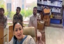 जन औषधि केंद्र में लापरवाही पर सख्त हुई दिल्ली सरकार, मुख्यमंत्री ने लाइसेंस रद्द करने के दिए संकेत