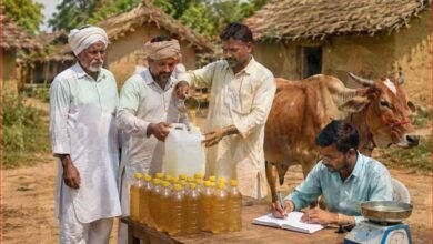 ग्रामीण अर्थव्यवस्था को बढ़ावा देने की पहल, यूपी में 10 रुपये लीटर खरीदा जाएगा गोमूत्र