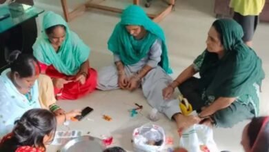 5,000 महिलाओं के हाथों से तैयार हो रहीं आधुनिक डिजाइनों की राखियां