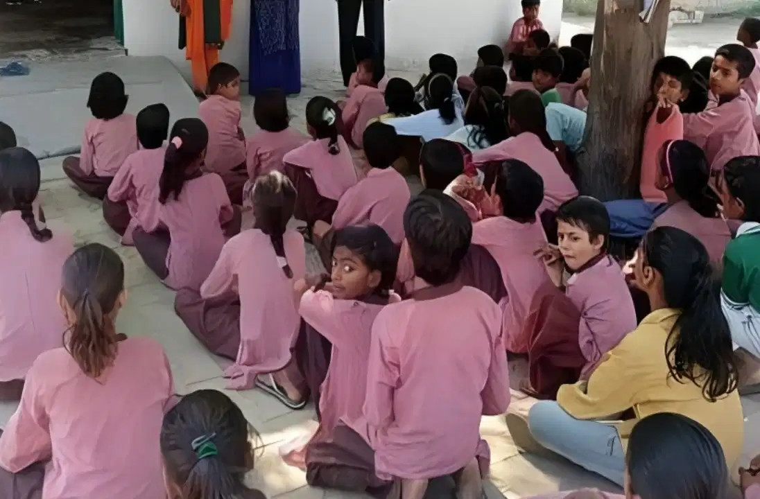 2 साल में 584 छात्रों की मौत… महाराष्ट्र की आश्रमशालाओं से आई रिपोर्ट ने चौंकाया, मासूमों के साथ ये क्या हो रहा? 2 साल में 584 छात्रों की मौत… महाराष्ट्र की आश्रमशालाओं से आई रिपोर्ट ने चौंकाया, मासूमों के साथ ये क्या हो रहा?