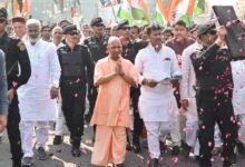 गोरखपुर में योगी संग युवाओं ने निकाली तिरंगा यात्रा, दिखा राष्ट्रभक्ति का जोश