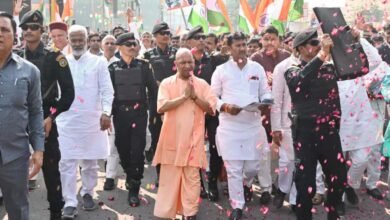 गोरखपुर में योगी संग युवाओं ने निकाली तिरंगा यात्रा, दिखा राष्ट्रभक्ति का जोश