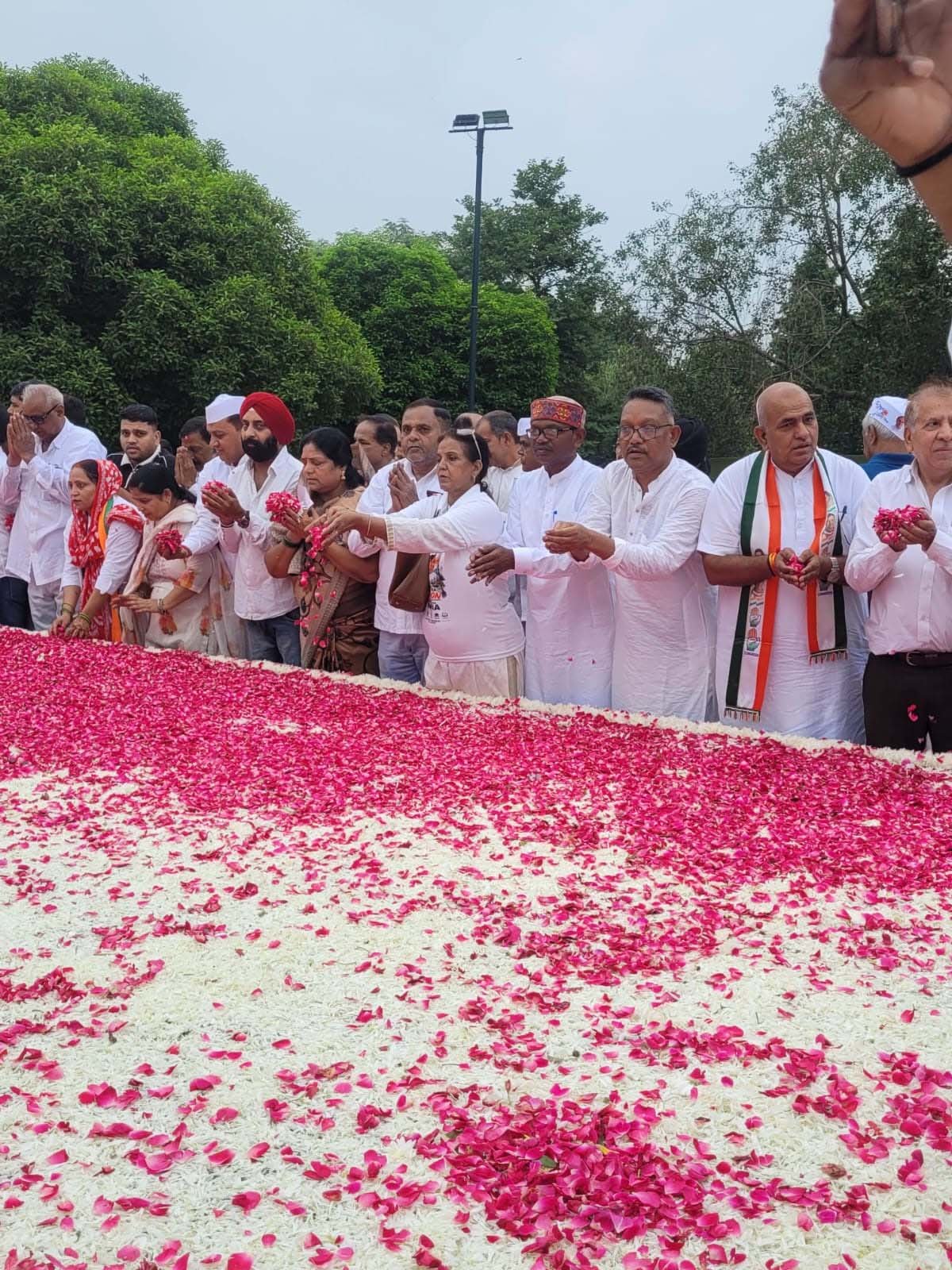 राष्ट्रीय अधिवेशन में एमसीबी का गौरव बढ़ाया, शरण सिंह ने राजीव गांधी को दी श्रद्धांजलि राष्ट्रीय अधिवेशन में एमसीबी का गौरव बढ़ाया, शरण सिंह ने राजीव गांधी को दी श्रद्धांजलि