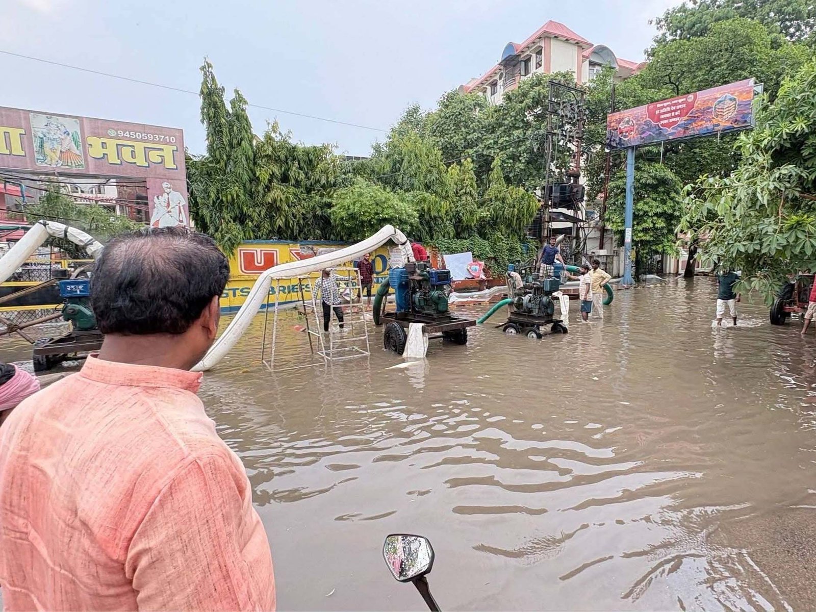 बारिश से बेहाल प्रयागराज में हाईकोर्ट का कड़ा रुख, नगर निगम को 24 घंटे की डेडलाइन बारिश से बेहाल प्रयागराज में हाईकोर्ट का कड़ा रुख, नगर निगम को 24 घंटे की डेडलाइन