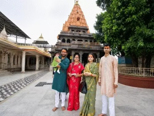 अनुष्का यादव की बेटी उज्जैनी की पहली तस्वीर सामने आई:महाकाल मंदिर में अन्नप्राशन हुआ; यूजर्स बोले- बिल्कुल पापा तेजू भइया पर गई है अनुष्का यादव की बेटी उज्जैनी की पहली तस्वीर सामने आई:महाकाल मंदिर में अन्नप्राशन हुआ; यूजर्स बोले- बिल्कुल पापा तेजू भइया पर गई है