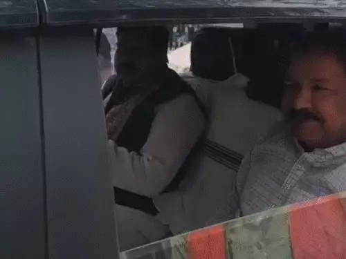हाथ में तिरंगा लेकर 1.5 KM पैदल चले सीएम सम्राट:गांधी मैदान में मंत्री दिलीप जायसवाल-मिथिलेश तिवारी को गार्ड्स ने रोका; यात्रा में बच्चे भी शामिल हाथ में तिरंगा लेकर 1.5 KM पैदल चले सीएम सम्राट:गांधी मैदान में मंत्री दिलीप जायसवाल-मिथिलेश तिवारी को गार्ड्स ने रोका; यात्रा में बच्चे भी शामिल