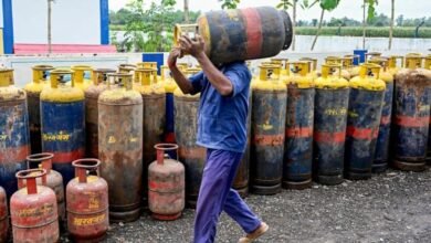 200 रुपये से ज्यादा सस्ता हुआ कमर्शियल LPG सिलेंडर: कारोबारियों को बड़ी राहत, अब पेट्रोल-डीजल और घरेलू गैस पर टिकी नजर