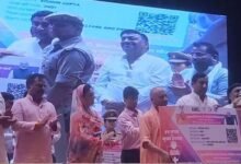 कैशलेस चिकित्सा सुविधा कार्ड का वितरण कर ‘मुख्यमंत्री पीआरडी कैशलेस चिकित्सा योजना’ का शुभारंभ किया सीएम ने