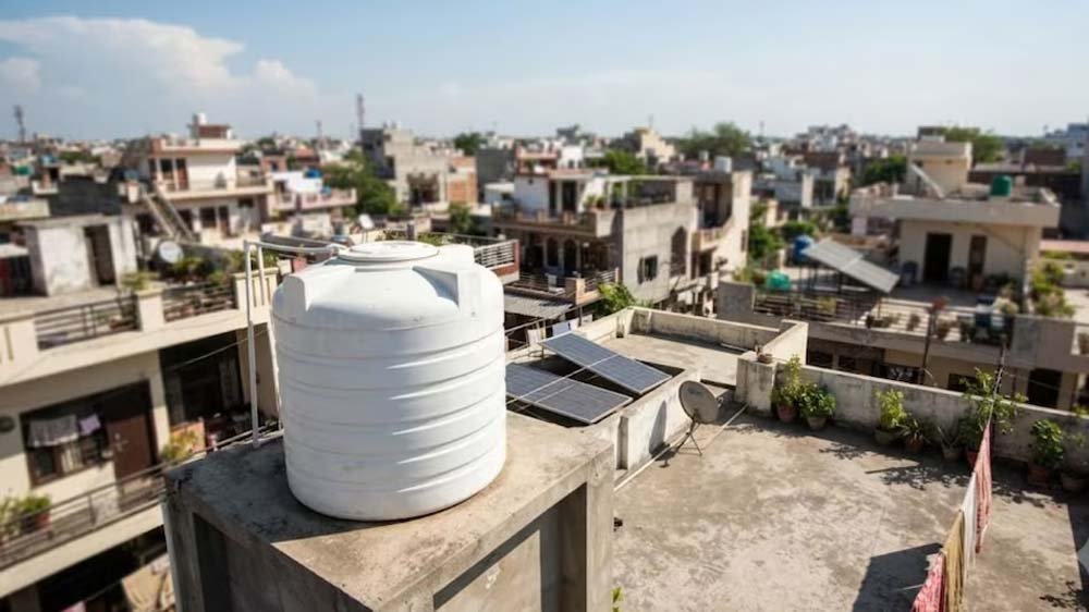 छत पर पानी की टंकी की गलत दिशा बिगाड़ सकती है आर्थिक स्थिति, जानें वास्तु के जरूरी नियम छत पर पानी की टंकी की गलत दिशा बिगाड़ सकती है आर्थिक स्थिति, जानें वास्तु के जरूरी नियम
