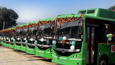 अलवर में दौड़ीं पहली पांच ई-बसें, मत्स्य यूनिवर्सिटी के छात्रों को मिली बड़ी राहत अलवर में दौड़ीं पहली पांच ई-बसें, मत्स्य यूनिवर्सिटी के छात्रों को मिली बड़ी राहत