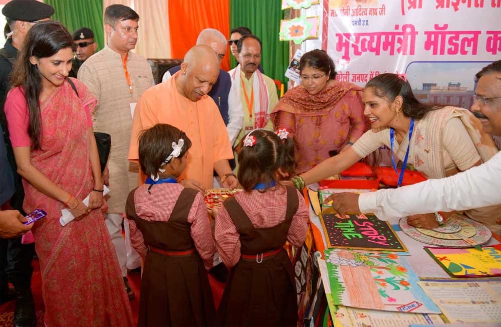 मुख्यमंत्री ने सपेरा समुदाय के प्रतिनिधियों को प्रदान किए आवासीय पट्टे