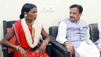 बीमारी से प्रभावित बैगा परिवारों से भेंट कर की चर्चा