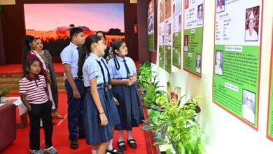 स्वतंत्रता संग्राम की गौरवगाथा से विकसित छत्तीसगढ़ की नई तस्वीर तक को एक मंच पर समेट रही प्रदर्शनी स्वतंत्रता संग्राम की गौरवगाथा से विकसित छत्तीसगढ़ की नई तस्वीर तक को एक मंच पर समेट रही प्रदर्शनी