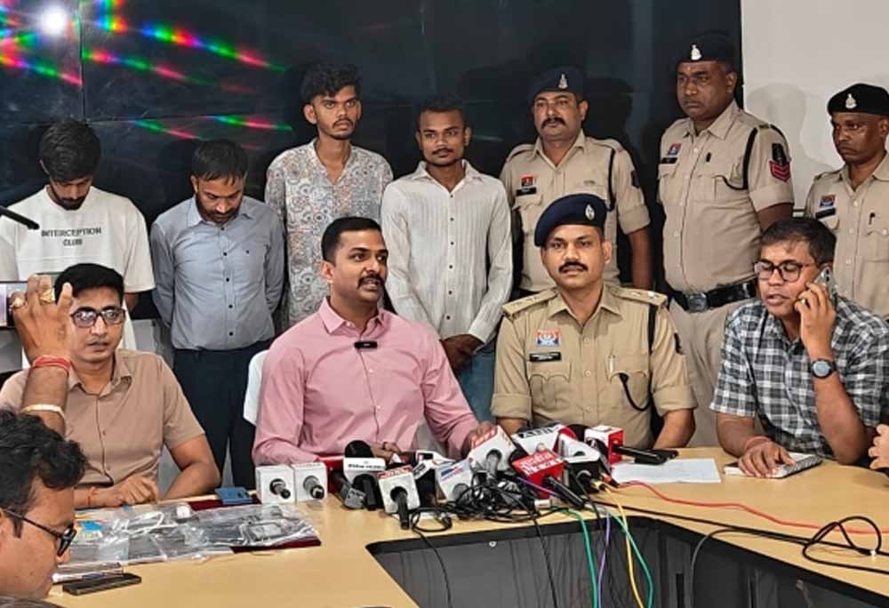 पेपर लीक कांड में कड़ा एक्शन! दुर्ग कृषि विश्वविद्यालय के प्राचार्य समेत मास्टरमाइंड की नौकरी गई पेपर लीक कांड में कड़ा एक्शन! दुर्ग कृषि विश्वविद्यालय के प्राचार्य समेत मास्टरमाइंड की नौकरी गई