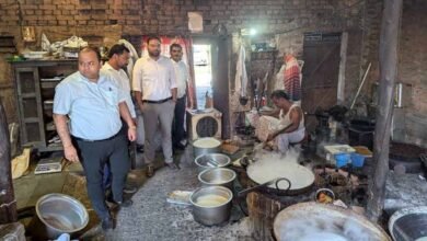 त्योहारी सीजन से पहले फूड सेफ्टी विभाग का एक्शन, बिलासपुर में 19 जगह जांच; 117 KG मिठाई नष्ट त्योहारी सीजन से पहले फूड सेफ्टी विभाग का एक्शन, बिलासपुर में 19 जगह जांच; 117 KG मिठाई नष्ट
