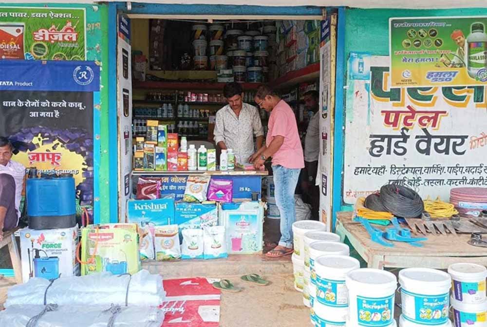 छत्तीसगढ़ में कृषि केंद्रों पर कार्रवाई, जांच में मिली गड़बड़ी; 20 केंद्रों को नोटिस