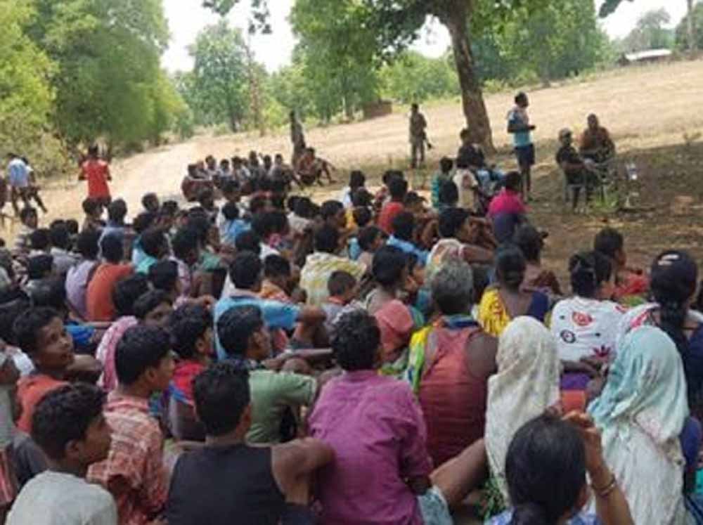 सुकमा पुलिस की अनूठी पहल, ‘निवा दुवाड़ ते’ से गांव-गांव पहुंचकर सुनी जा रहीं ग्रामीणों की समस्याएं सुकमा पुलिस की अनूठी पहल, ‘निवा दुवाड़ ते’ से गांव-गांव पहुंचकर सुनी जा रहीं ग्रामीणों की समस्याएं