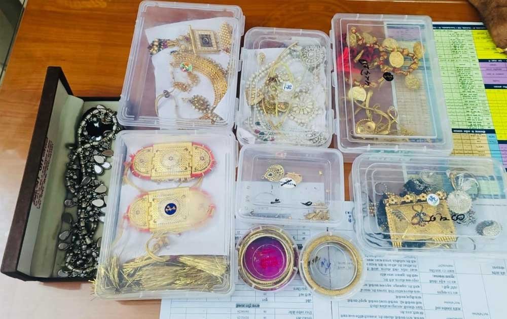 विगत 15दिनों में लगभग 2करोड़ 46 लाख रूपएसे अधिक चोरी गई संपत्ति एवं वारदात में प्रयुक्त वाहन और अन्य सामग्री जब्त विगत 15दिनों में लगभग 2करोड़ 46 लाख रूपएसे अधिक चोरी गई संपत्ति एवं वारदात में प्रयुक्त वाहन और अन्य सामग्री जब्त