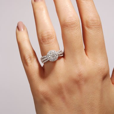 Diamond Astrology: हीरा पहनने से पहले जान लें ये बातें, इन लोगों को बिना सलाह हीरा पहनने से बचने की सलाह Diamond Astrology: हीरा पहनने से पहले जान लें ये बातें, इन लोगों को बिना सलाह हीरा पहनने से बचने की सलाह