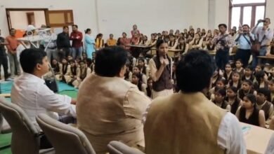 आखिर जेन अल्फा के सामने झुका प्रशासन: नहीं बदलेगा सराफा कन्या स्कूल का स्थान, 2 नए सीएम राइज स्कूल खोलने की बड़ी घोषणा