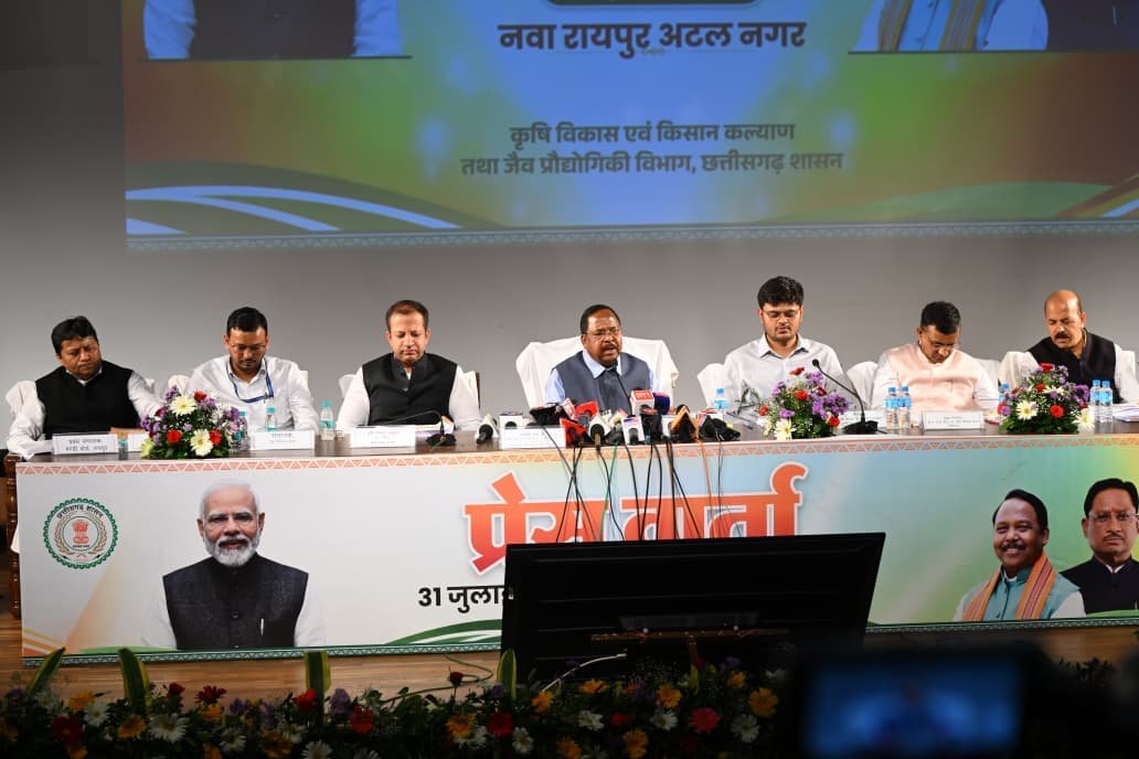 खाद-बीज से भरे गोदाम, खातों में हजारों करोड़: रामविचार नेताम बोले- आधुनिक खेती से बढ़ेगी किसानों की कमाई खाद-बीज से भरे गोदाम, खातों में हजारों करोड़: रामविचार नेताम बोले- आधुनिक खेती से बढ़ेगी किसानों की कमाई