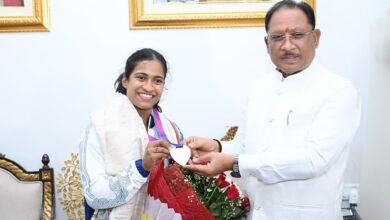 मुख्यमंत्री निवास में ज्ञानेश्वरी का सम्मान: 30 लाख की प्रोत्साहन राशि और DSP पदोन्नति की घोषणा; बेटियों के लिए बनीं मिसाल